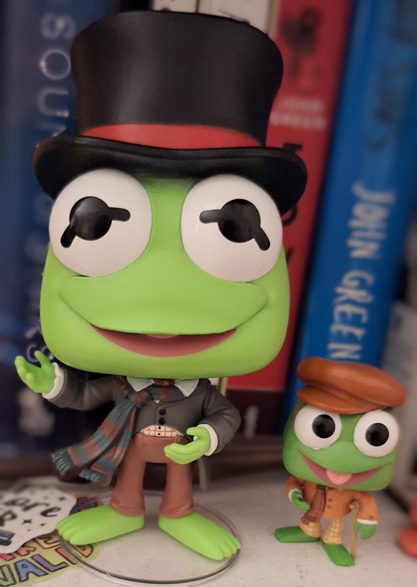  Kermit the Frog as Bob Cratchit, the main protagonist, and Robin the Frog (Kermit’s nephew) as Tiny Tim,